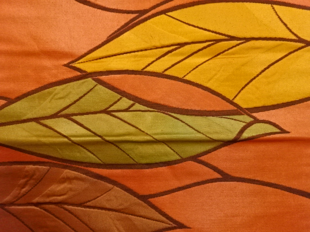  葉模様織出し洒落袋帯